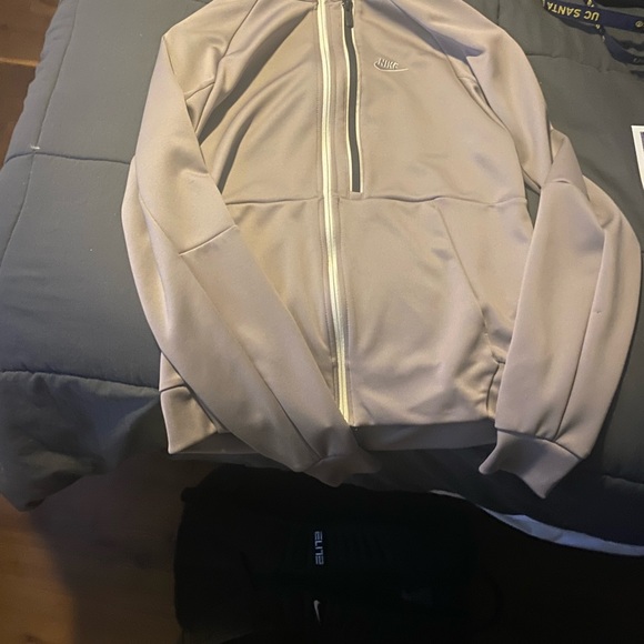 Nike tech no hood tan